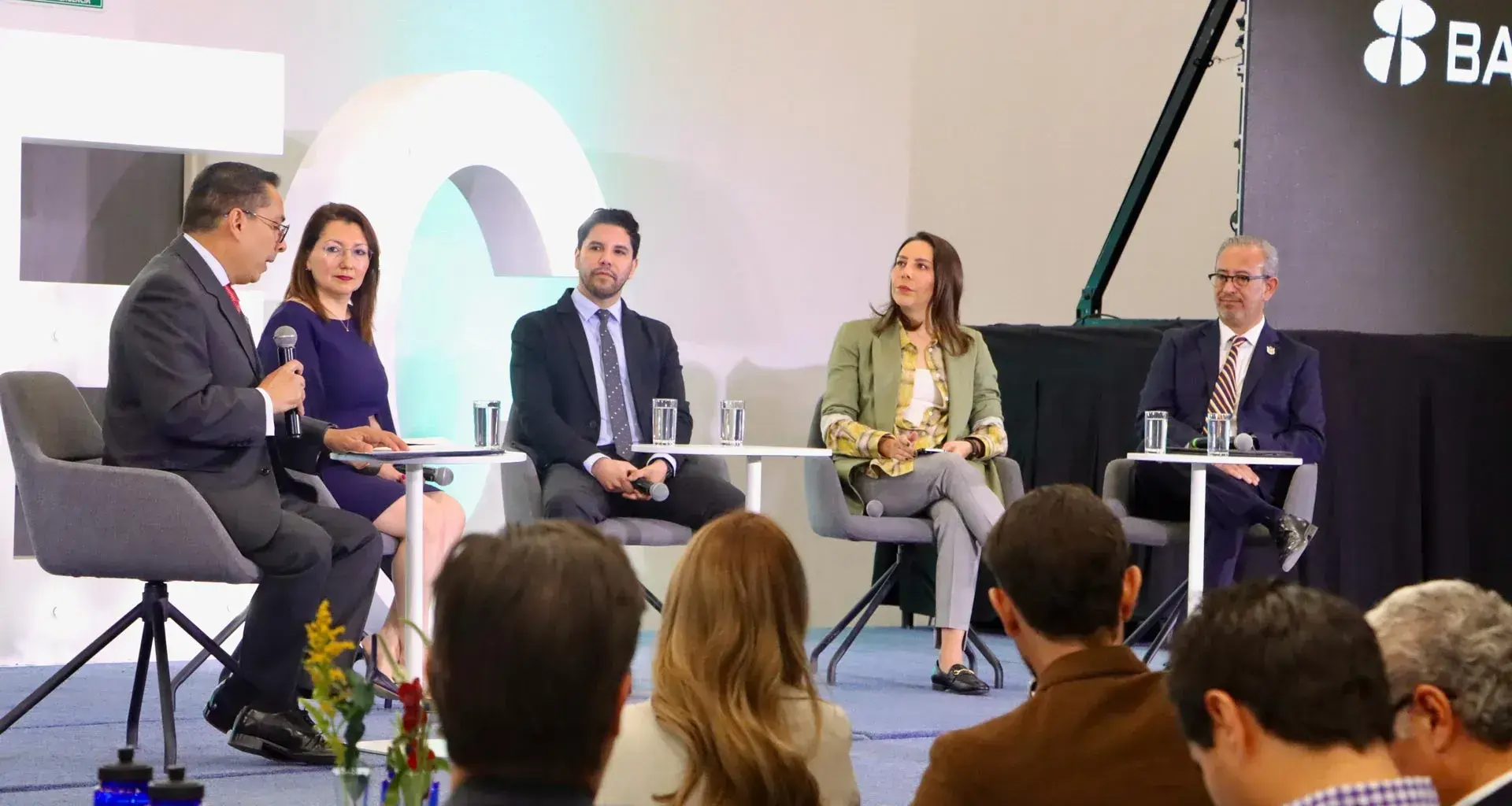 Charlan sobre negocios conscientes en Tec Business Summit en Tec de Monterrey campus Querétaro