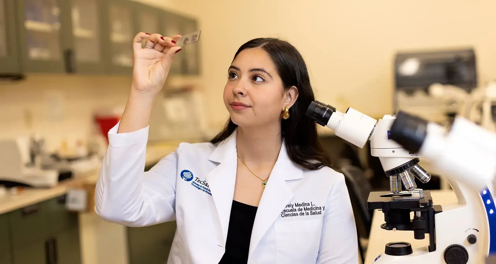 Investigación espacial, alumna de medicina Dorely Medina presentará proyecto en congreso aeroespacial.