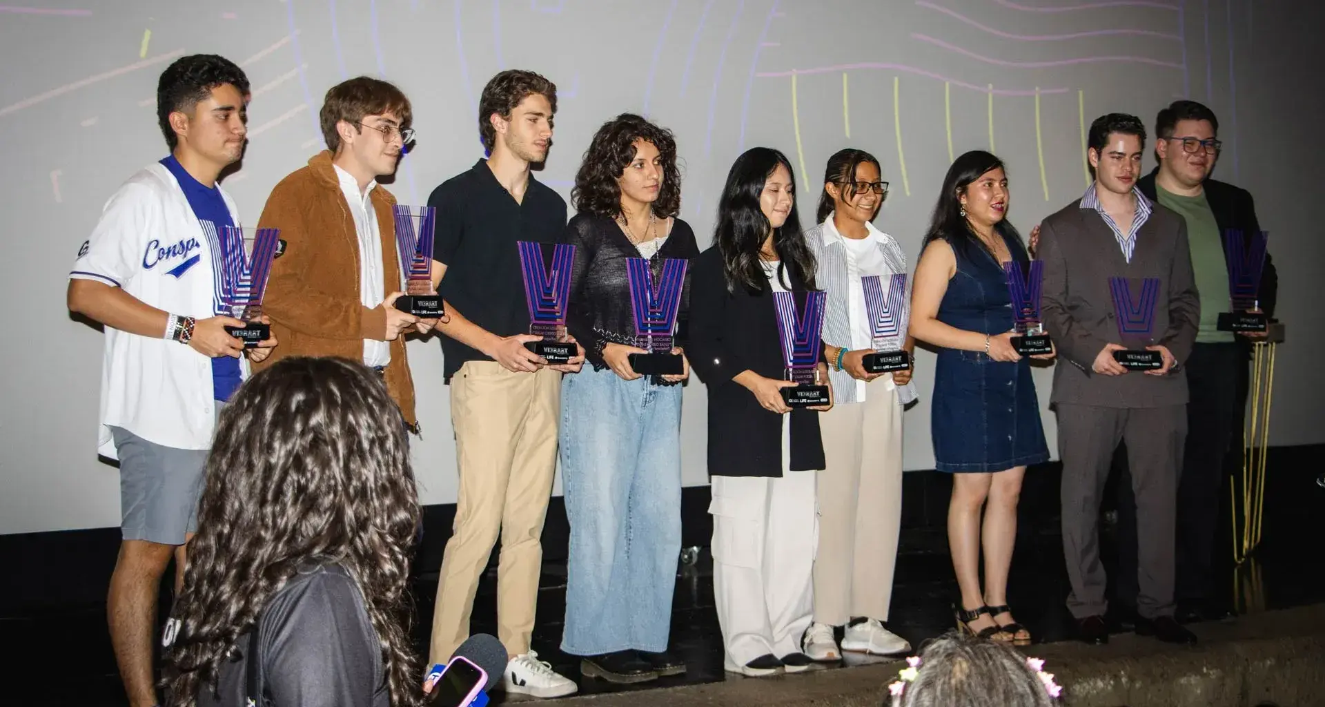 ¡Creatividad a tope! VIBRART 2025 premia talento literario estudiantil