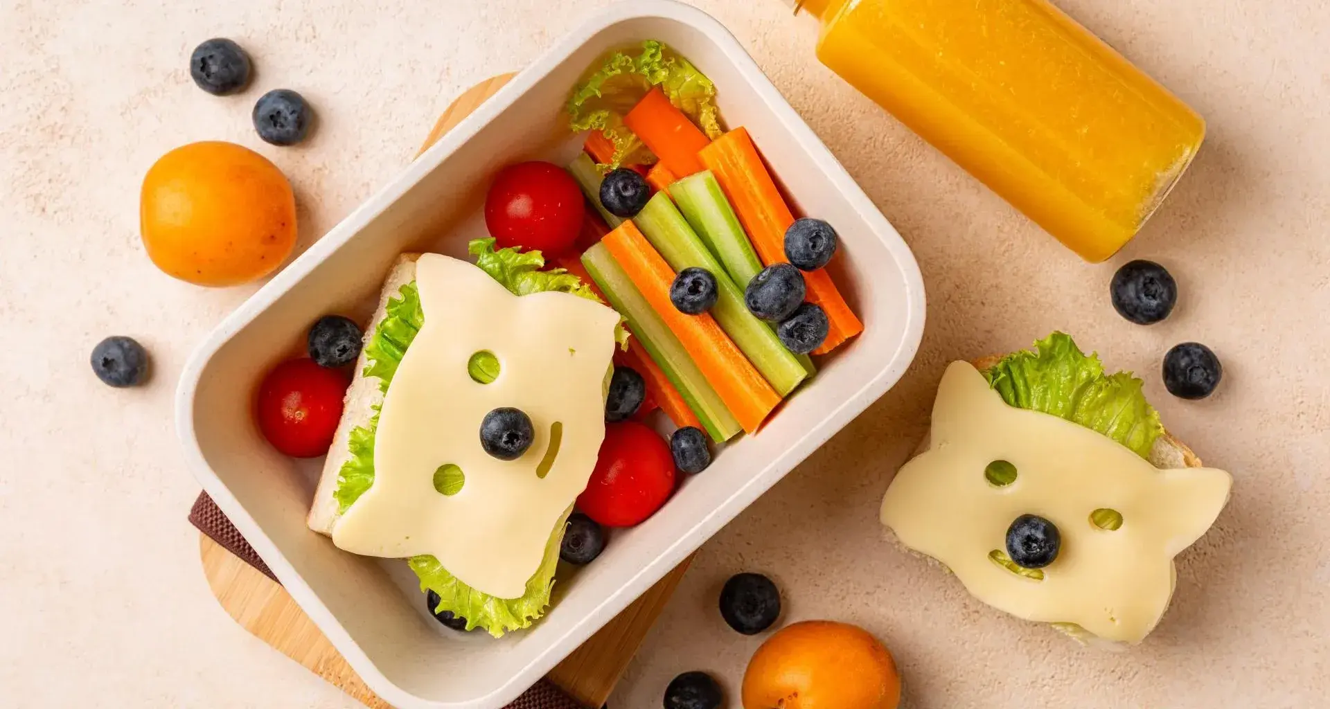 Snack con verduras, frutas y lonche