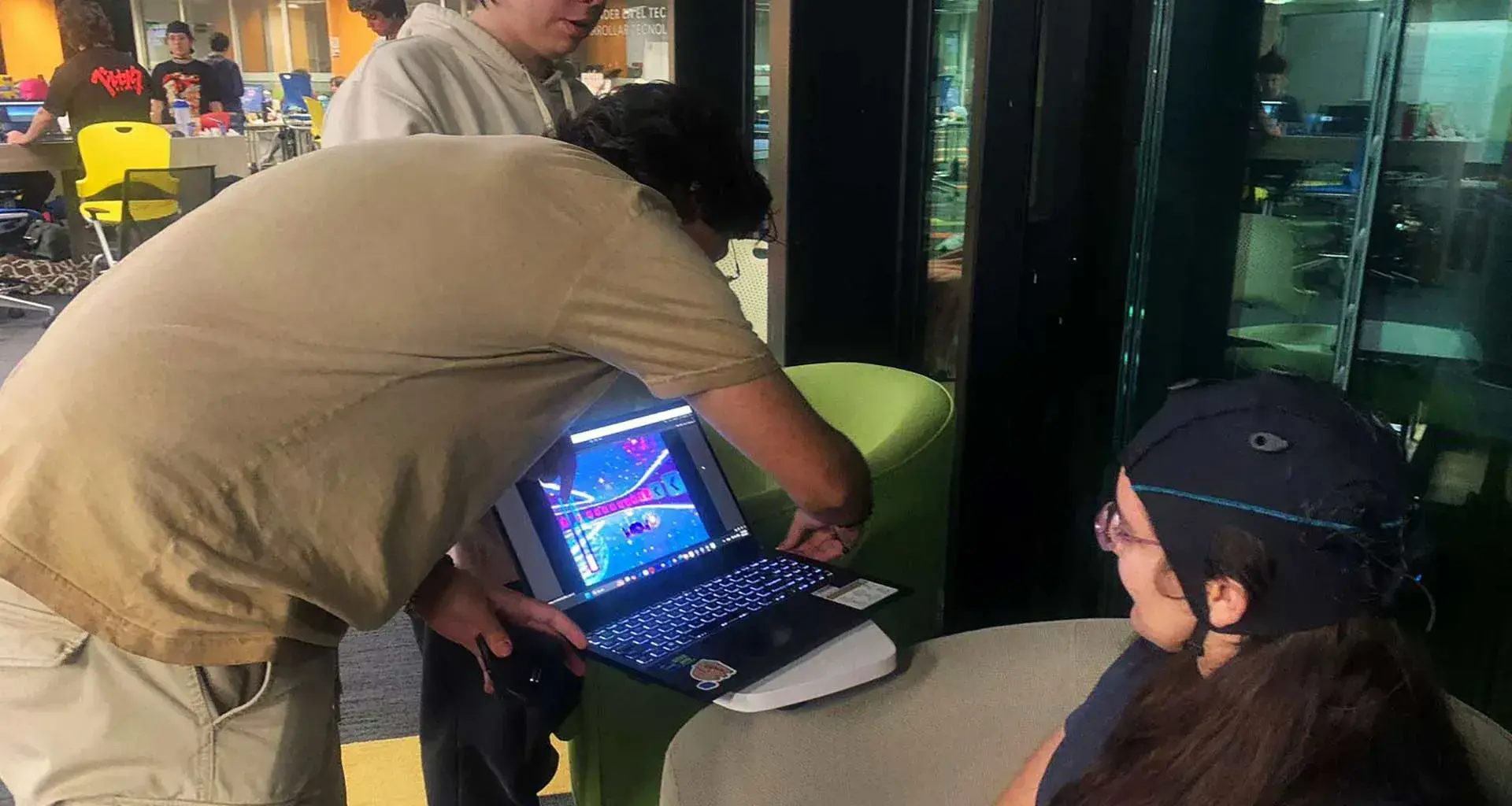 Certamen de neuroingenieria Brainio en el que destacaron estudiantes del Tec Guadalajara.