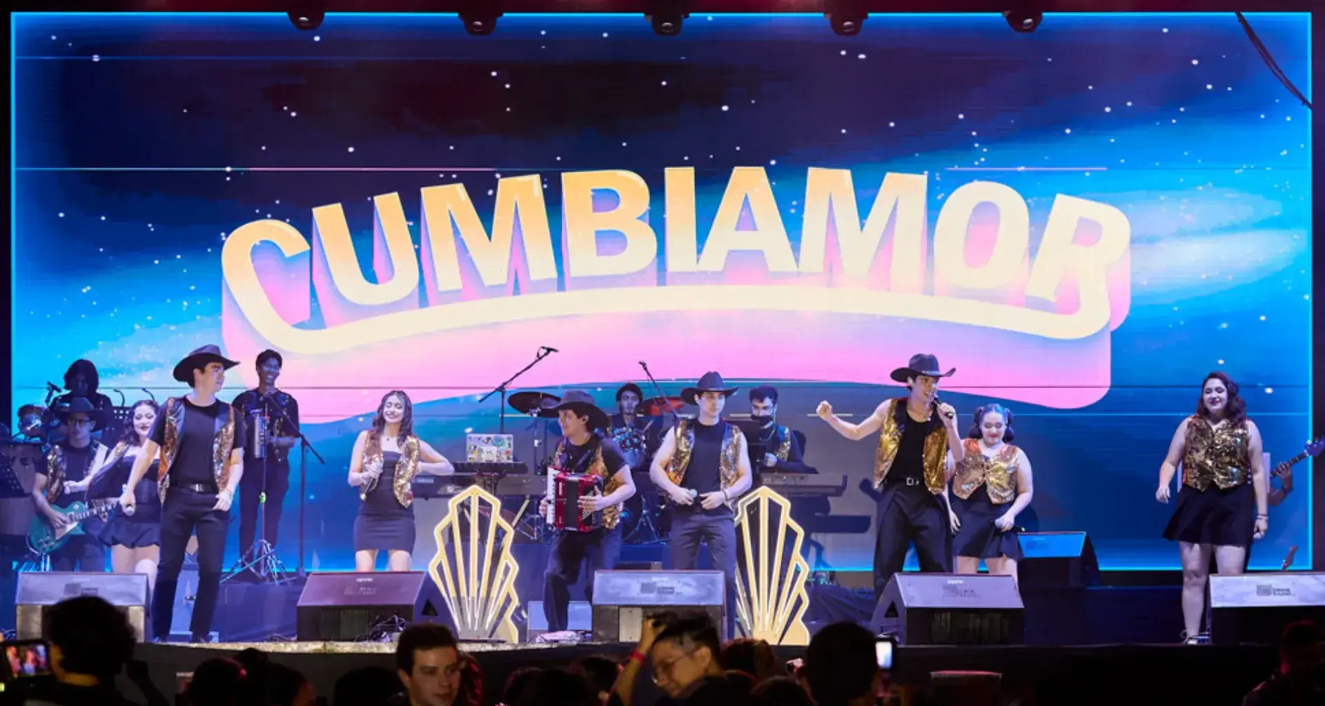 CUMBIAMOR durante su presentación en el festival VIBRART 2025 en la ciudad de Querétaro 