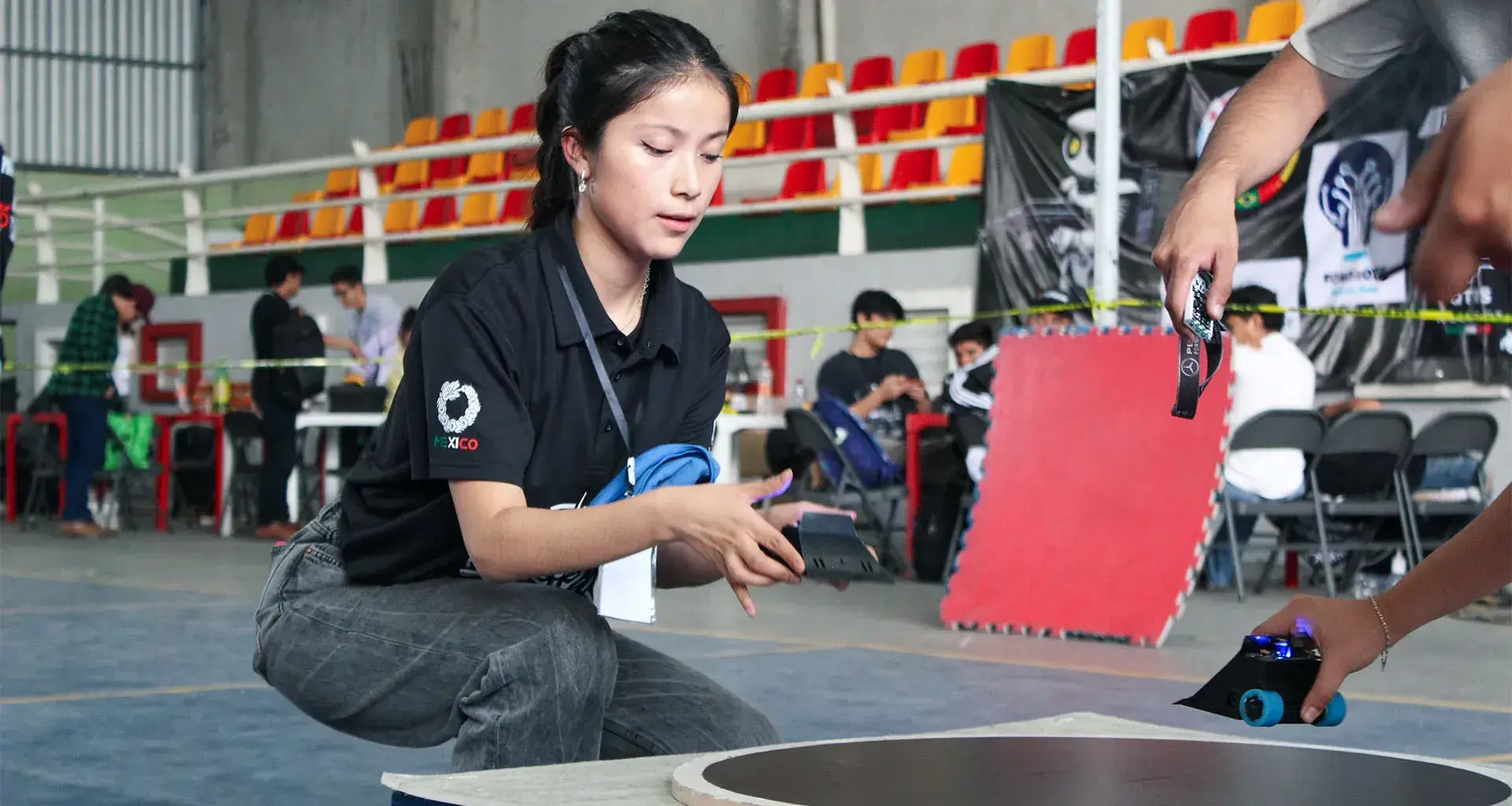 Doble podio para alumnos Tec en torneo internacional de robots
