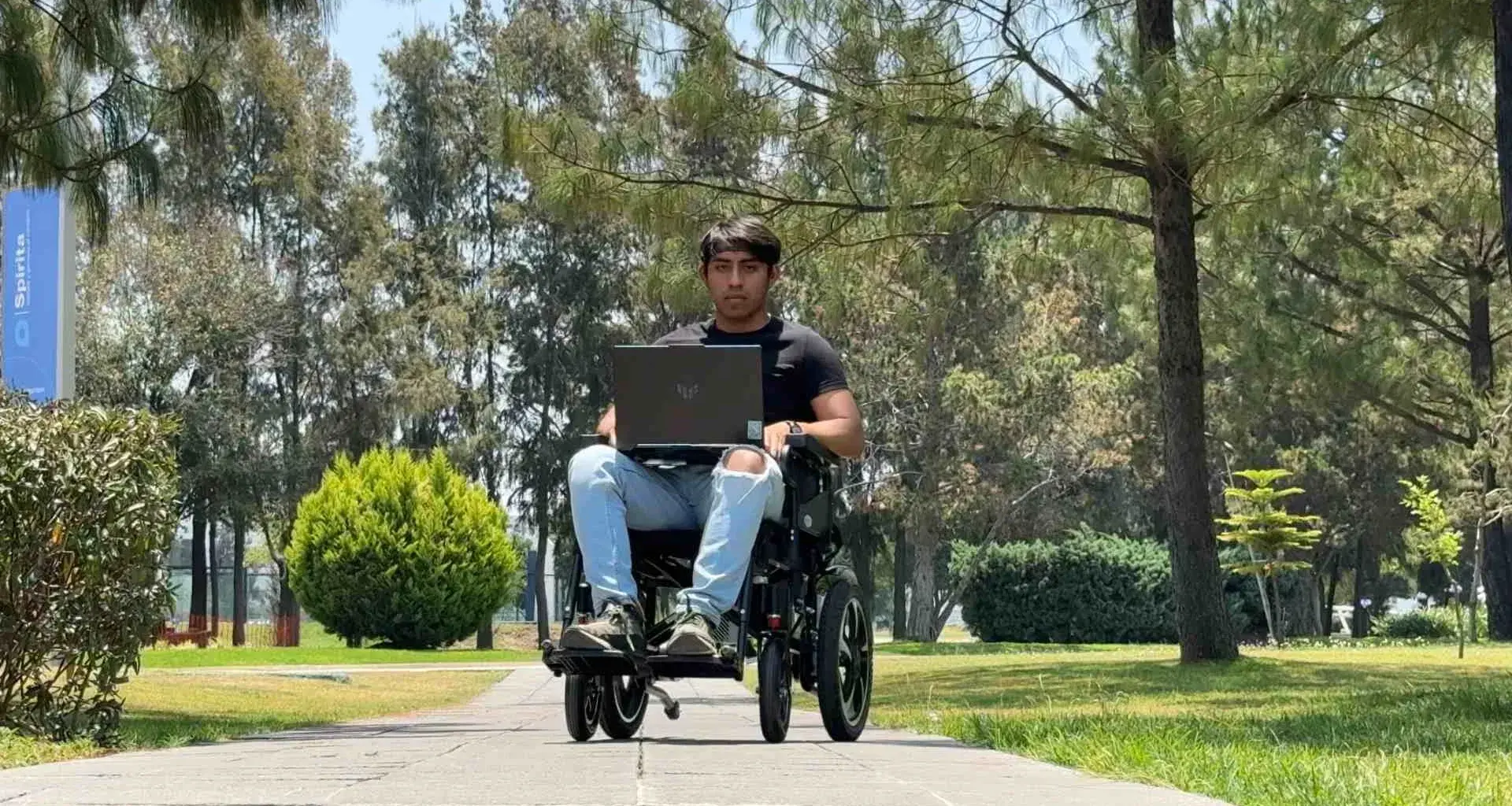 Alumnos del Tec campus Puebla desarrolló una silla de ruedas que se puede controlar con la mente