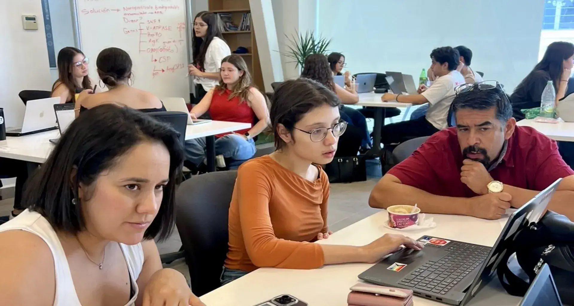 Estudiantes del Tec campus Chihuahua ganan BioHack nacional 2025 en "Agrobiotecnología"