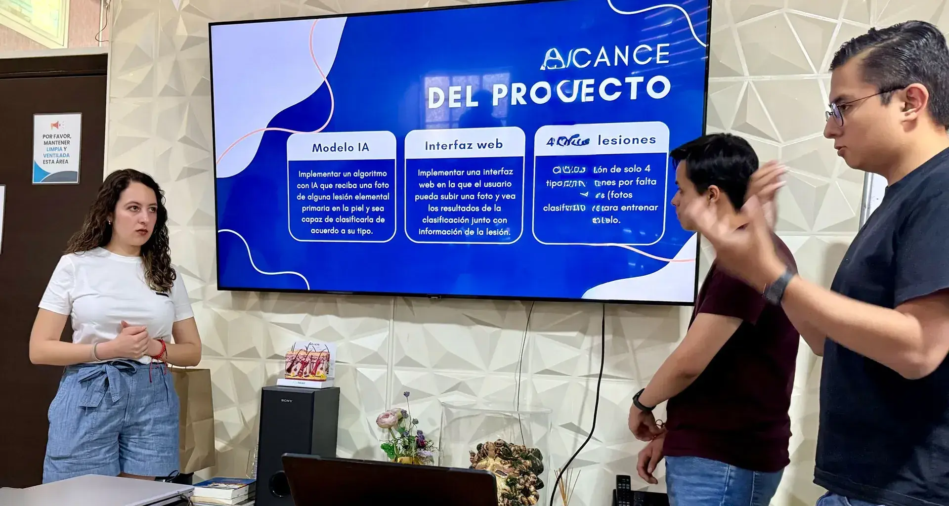 Estudiantes de la Ingeniería del Tecnológico de Monterrey, Campus Cuernavaca desarrollaron una plataforma web basada en la inteligencia artificial para apoyar en la identificación de lesiones primarias en la piel.