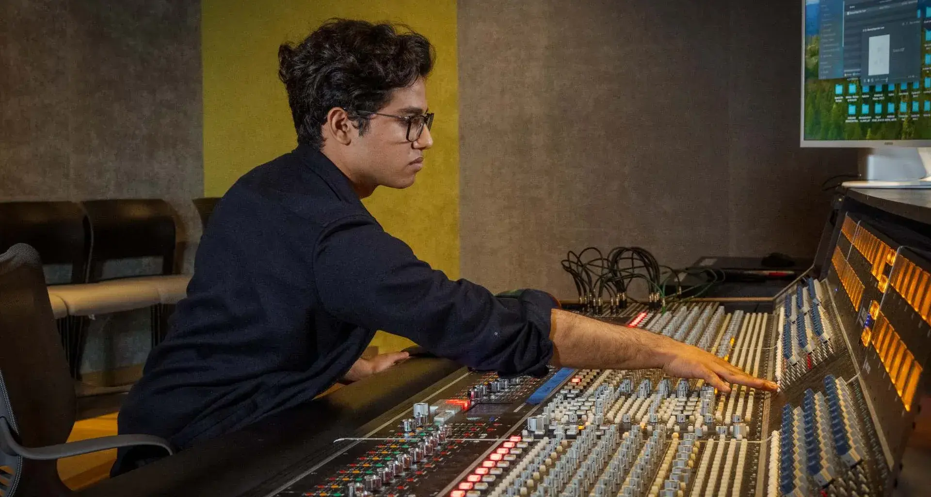 Alumno del Tec Puebla gana 1er lugar LATAM en grabación acústica con laúd barroco, final en CDMX