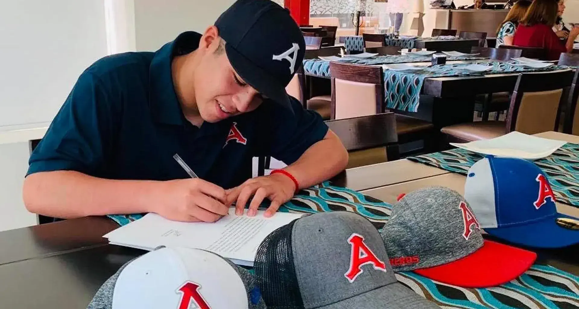 profesionista beisbol retoma estudios