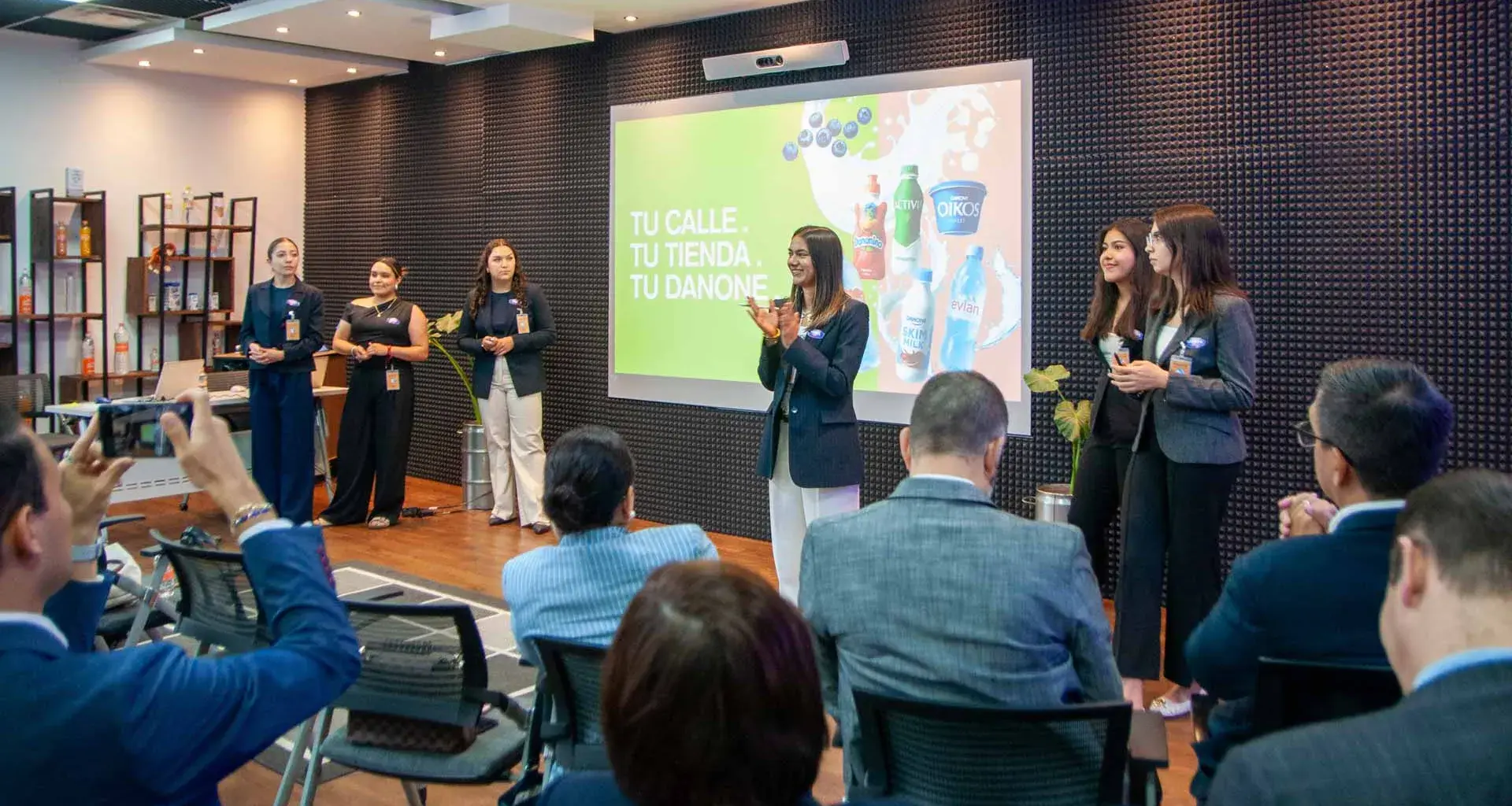 Ganan reto de negocios con app logística