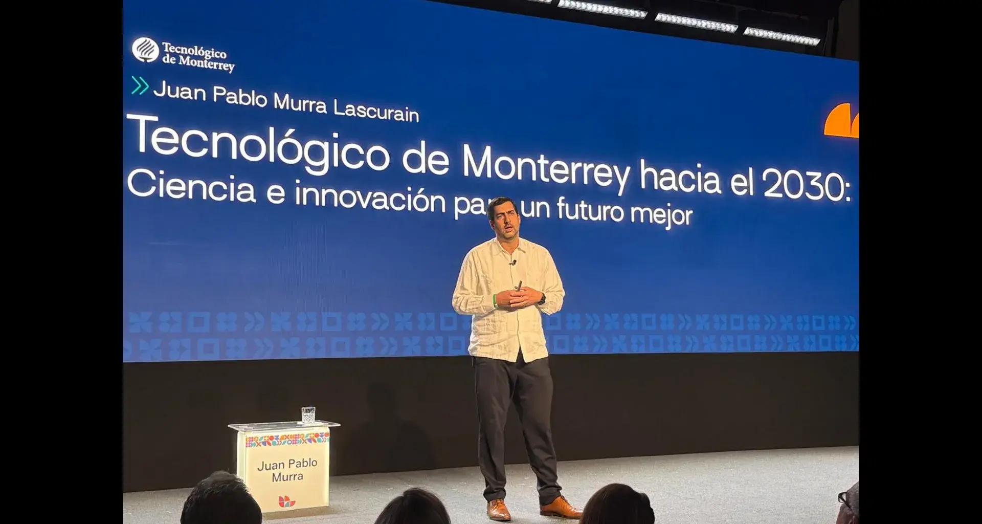 Juan Pablo Murra Lascurain presentando