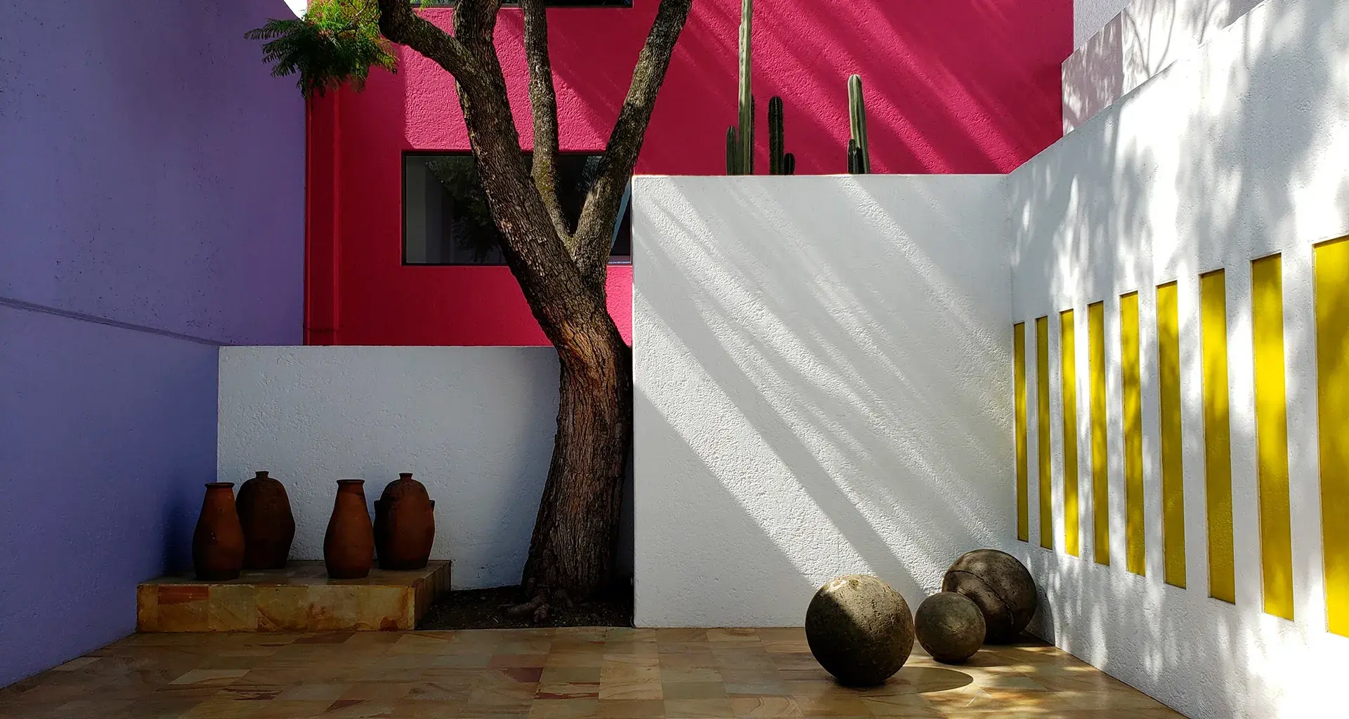 Vista del patio de la Casa Luis Barragán, en Ciudad de México