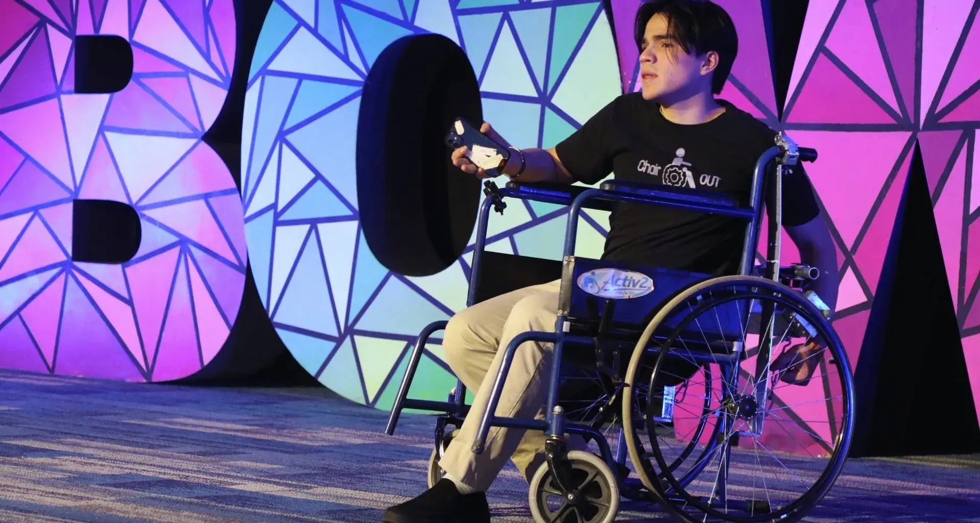 Crean adaptador que automatiza sillas de ruedas