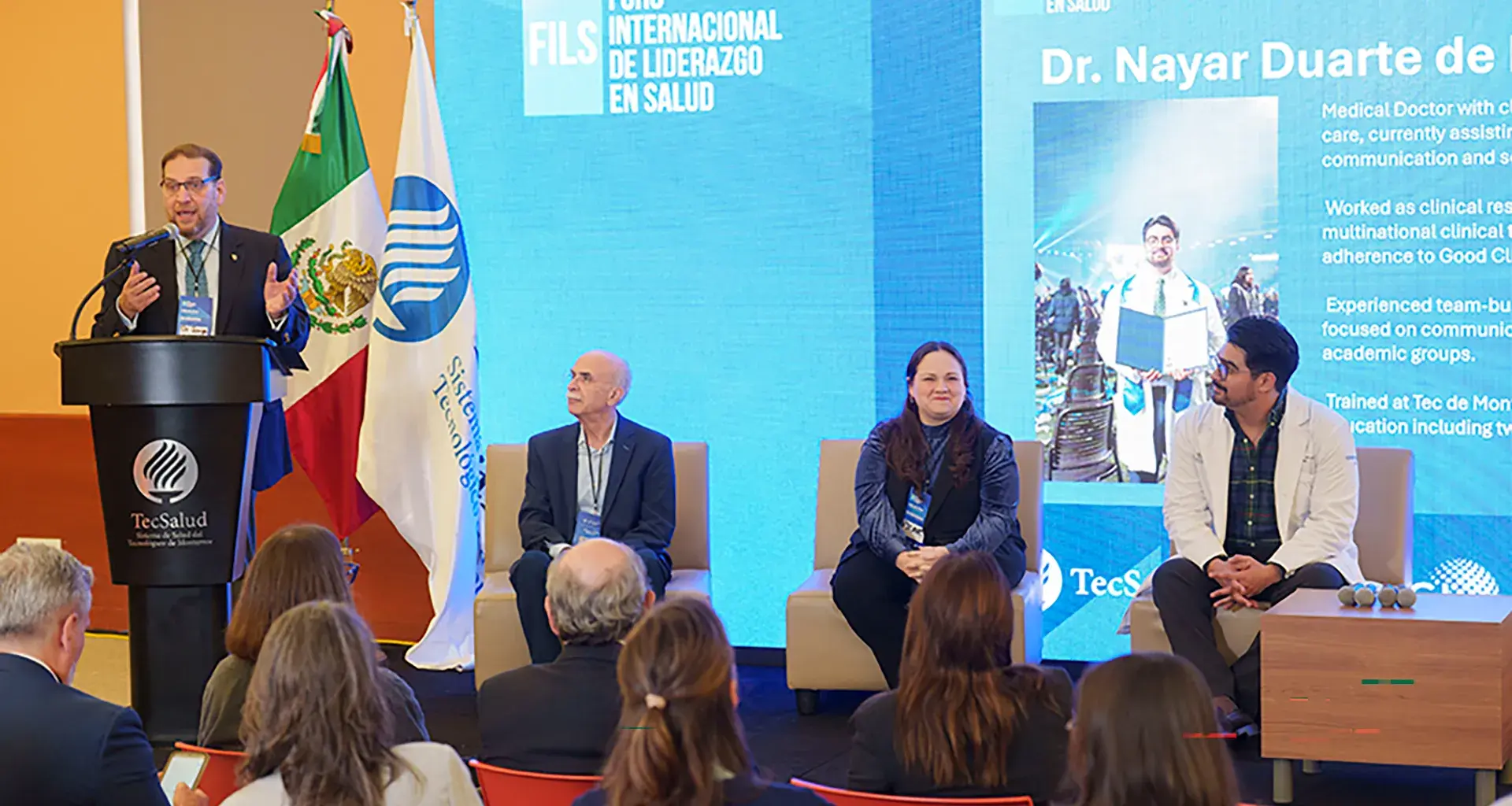 Presidium en inauguración Foro Internacional de Liderazgo en Salud 2025.