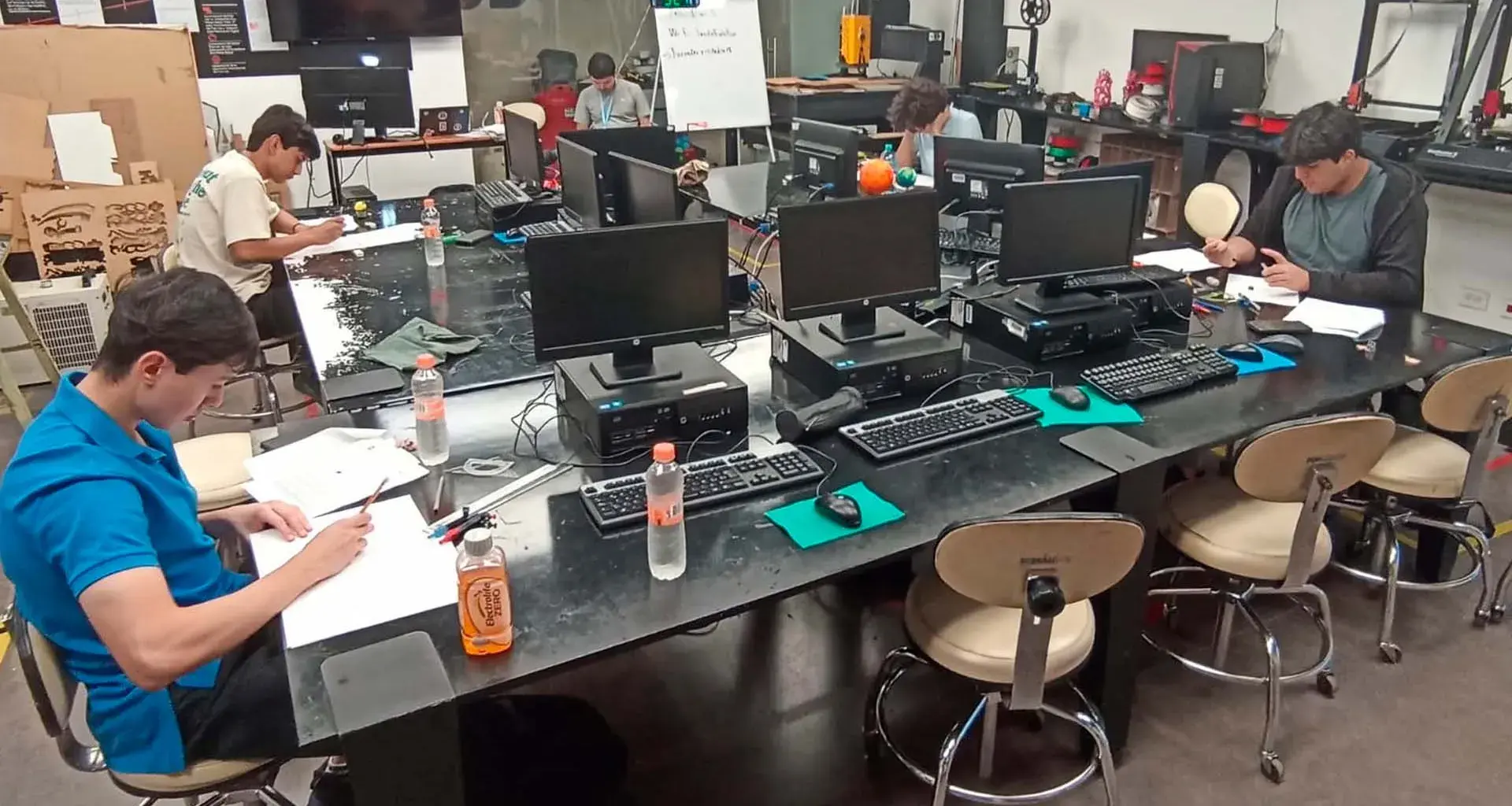 Sesión de entrenamiento para la Olimpiada Mexicana de Física