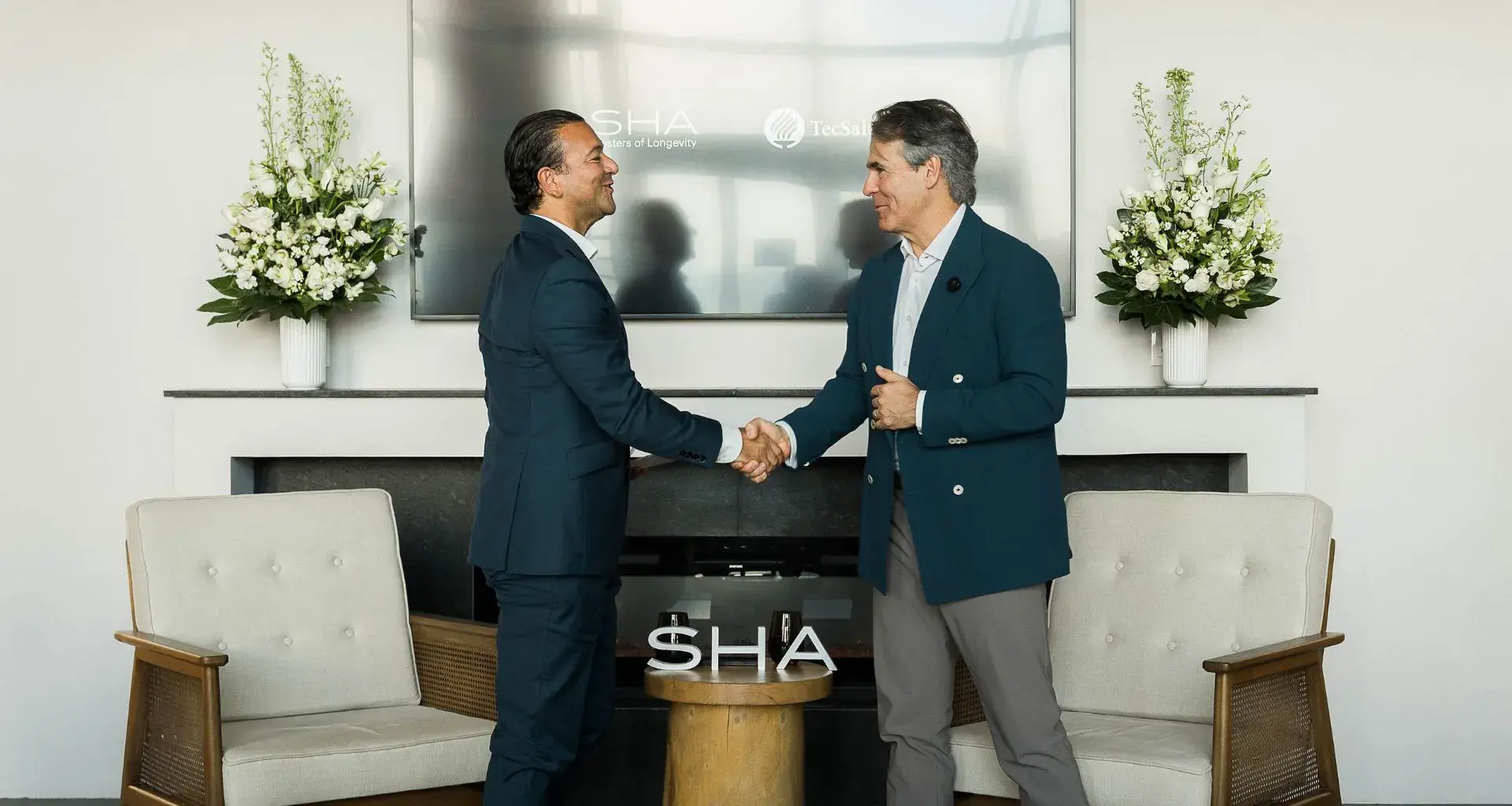 TecSalud firma convenio que promueve medicina integrativa y longevidad.