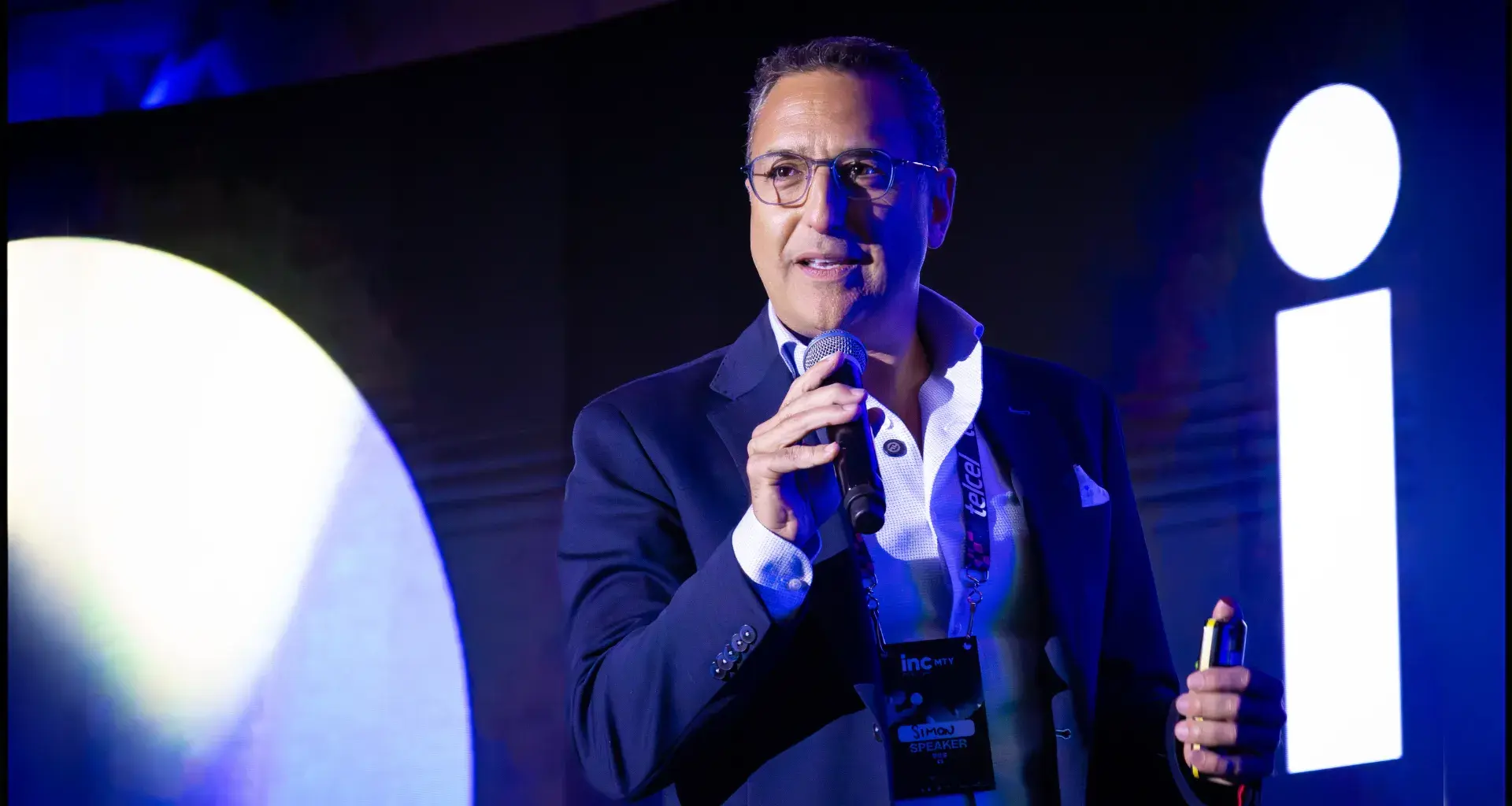 Simón Cohen da consejos durante incMTY