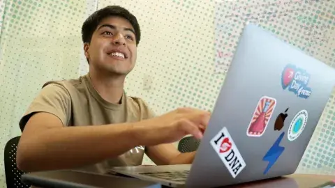 Hidalguense gana beca del Tec con emprendimiento de snacks saludables
