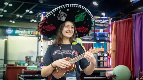 The young Mexican woman who mixes robotics and mariachi music
