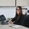 Cinthya Flores en su oficina 