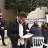 Maestro Luis Toxtli siendo premiado
