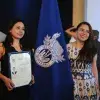 Alumnas en graduación de profesional