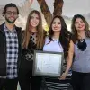 Alumnos con el premio que recibieron en Álamos