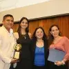 Integrantes de la Asociación EXATEC Saltillo con el Premio Alma Máter