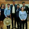 Elias Ayub con los jóvenes finalistas.