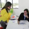 Maestra Rosa María Barragán en clase de realidad aumentada.