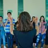 Los alumnos de canto se preparan para la puesta en escena.