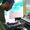 Este joven compone música y crea videojuegos