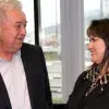 pareja de profesores platicando