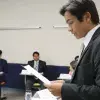 Alumno leyendo hoja de posición