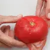 Joven emprendedor idea un protector solar con residuos de tomate