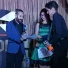 Sebastián recibiendo premio