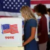Elecciones en Estados Unidos 2020, gente votando en las urnas