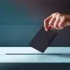 Persona emitiendo voto