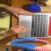 Mérelyn enseña a niños el español de forma dinámica