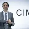 Bruno Zepeda, líder de Tecmilenio, explicando el plan de la institución