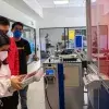 Estudiantes Tec en clases de laboratorio