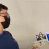 pedro-moreno-manipulando-un-osiloscopio