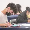 Victor Vazquez participando en la olimpiada de fisica.