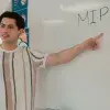 Imagen de Alejandro Bustos, estudiante de Ingeniería de Tecnologías Computacionales, creador de la aplicación MIPE, que ayuda a las mujeres emprendedoras con pocos recursos y estudios a competir en igualdad de condiciones.