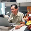 profesor tec ernesto diezmartinez viendo pelicula animada