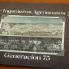 Portada de álbum con foto de la generación de 1973 Ingenieros Agrónomos del Tec de Monterrey