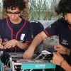 Integrantes de Megabyte armando su robot para la competencia nacional.