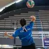 Estudiante atleta de voleibol de campus Laguna en los Intercampus