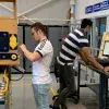 Estudiantes Tec trabajan en simulador de ensamble de cabina con nuevas tecnologías de la industria