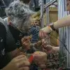 Alumnos de FIRST trabajando en su robot