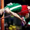 El mexicano Edgar Rivera dando un salto durante una competencia.